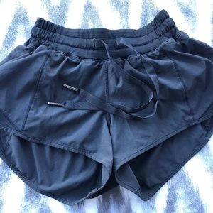 lululemon Hotty Hot Short  2.5"